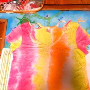 T-shirt with scoop shoulders